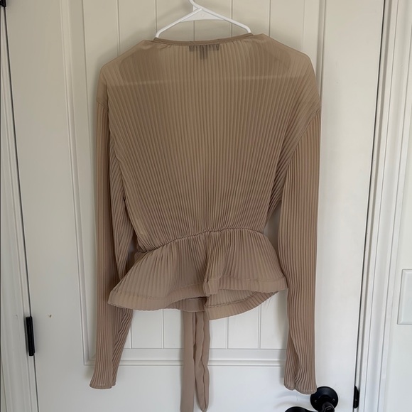 Elegant Beige Pleated Blouse - Picture 4 of 4